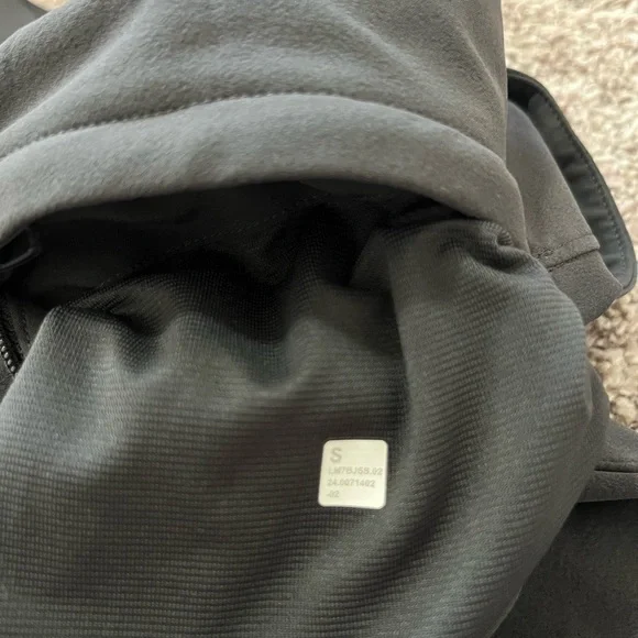 Lululemon Charcoal Men's Athletic Shorts - Picture 4 of 9